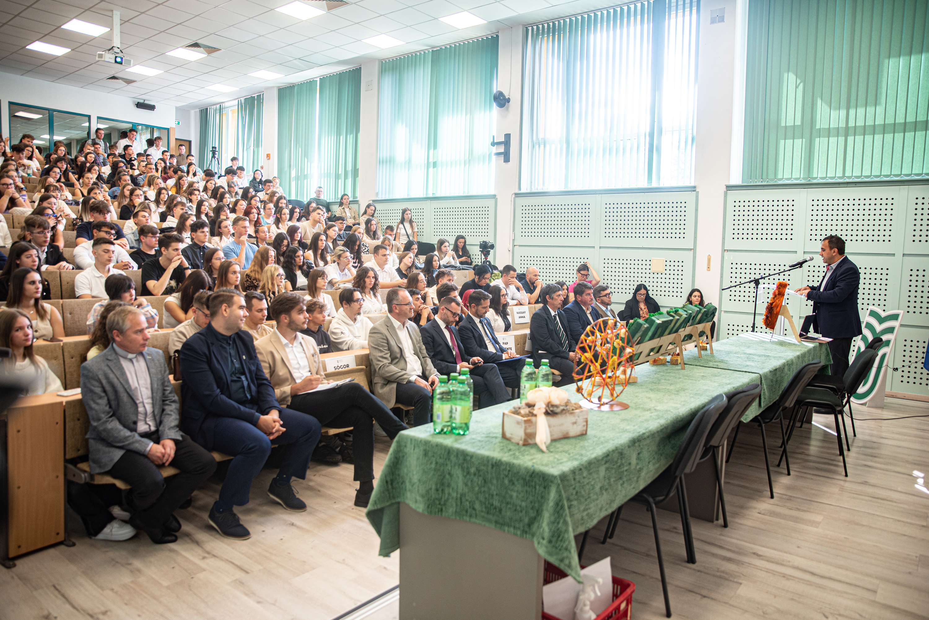 Küldetés: tudás, hit, közösség